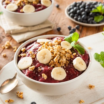 Healthy Organic Berry Smoothie Bowl